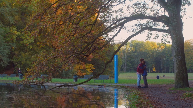 zusammen ist man weniger getrennt.