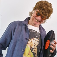 Helge Schneider "Ellenbogen vom Tisch!"