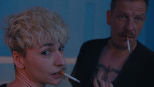 Rote Sterne überm Feld