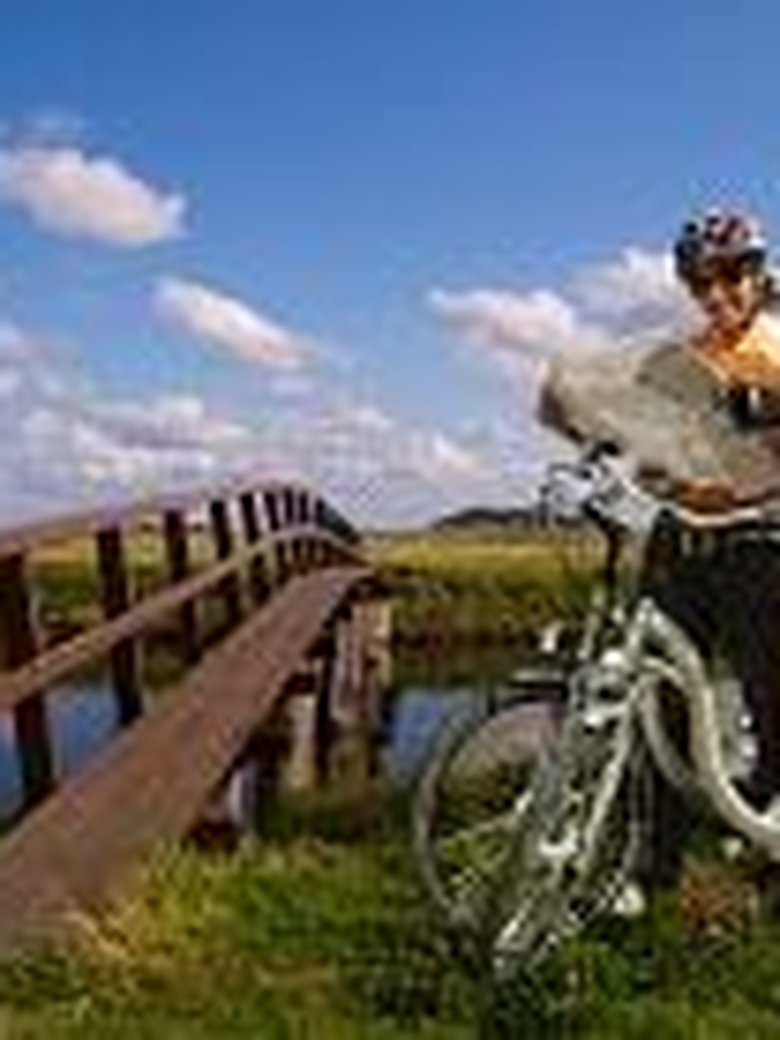 Mit dem E-Bike sicher unterwegs: Fahrsicherheitstraining mit dem ADFC Osterholz, die Kümmerer Hambergen und der Polizei Verden/Osterholz in Hambergen