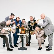 Mnozil Brass "Strau$$ - Ein Tänzchen zwischen den Stühlen"