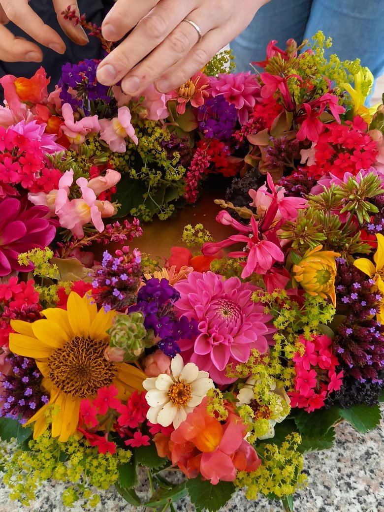 Floristik-Workshop – Blumengestecke aus der Fülle der Blumenbänder im Park der Gärten