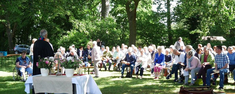 Open Air - Pfingstgottesdienst in St. Michael Grohn