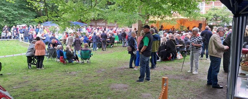 Frühschoppen mit Musik im Schlossgarten