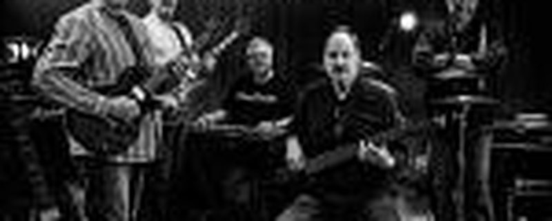Live-Musik mit der Band BluezBrüder ohne Schwestern