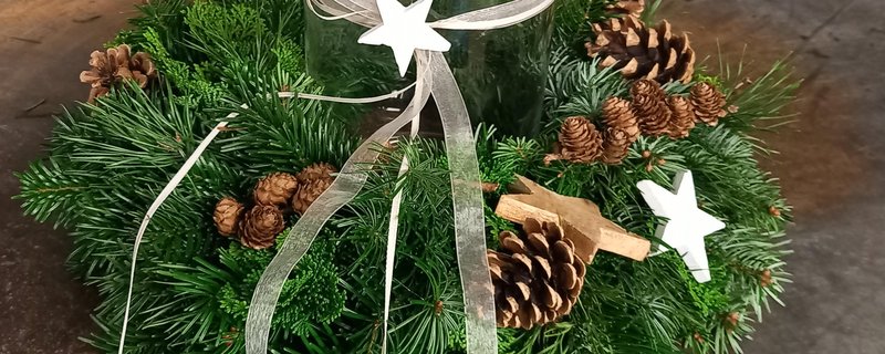 Freizeitgartenbau: Floristik-Workshop: Adventskränze individuell gebunden