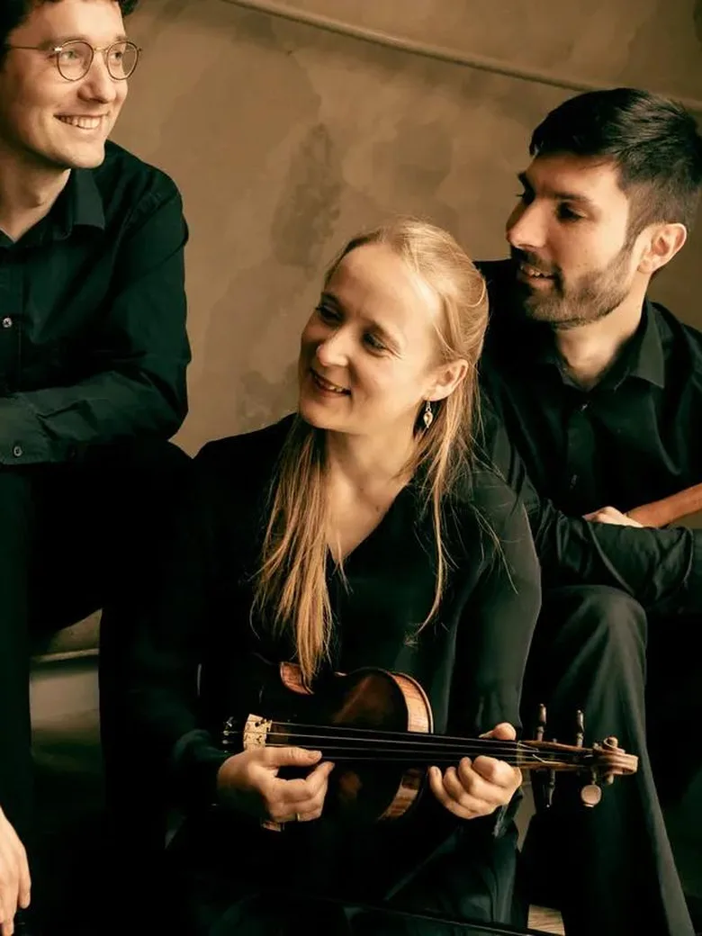 GLOCKE Sitzkissenkonzert on tour - Ensemble False Consonance