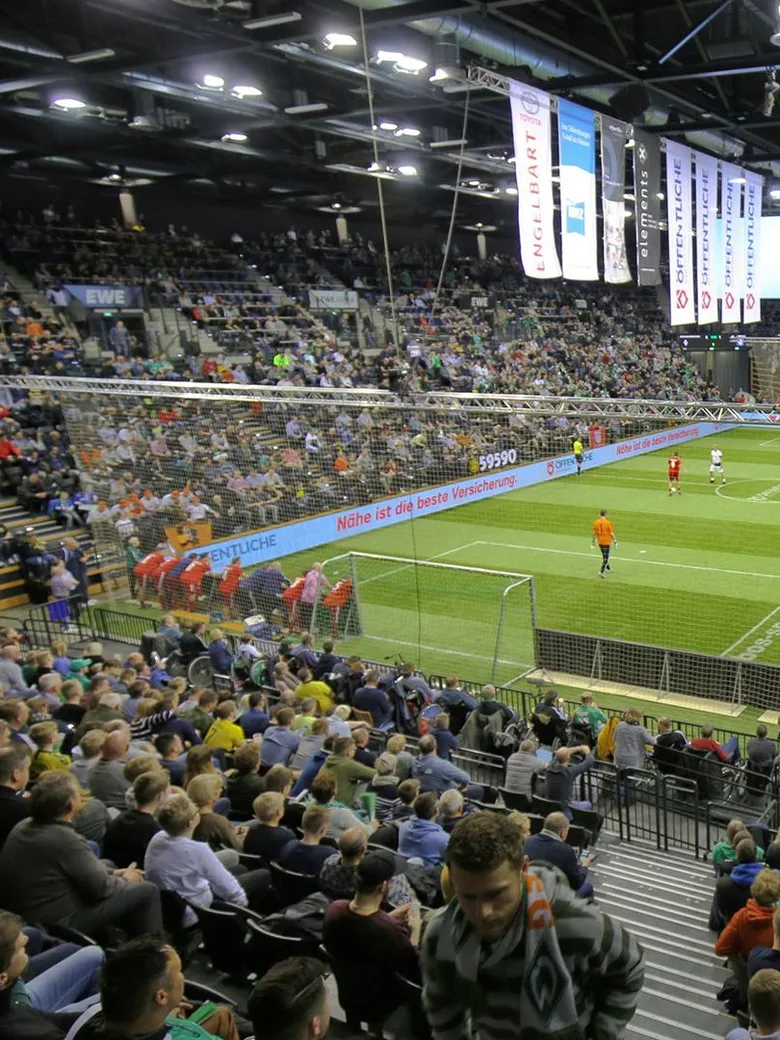 Hallenfußballturnier mit Traditionsmannschaften
