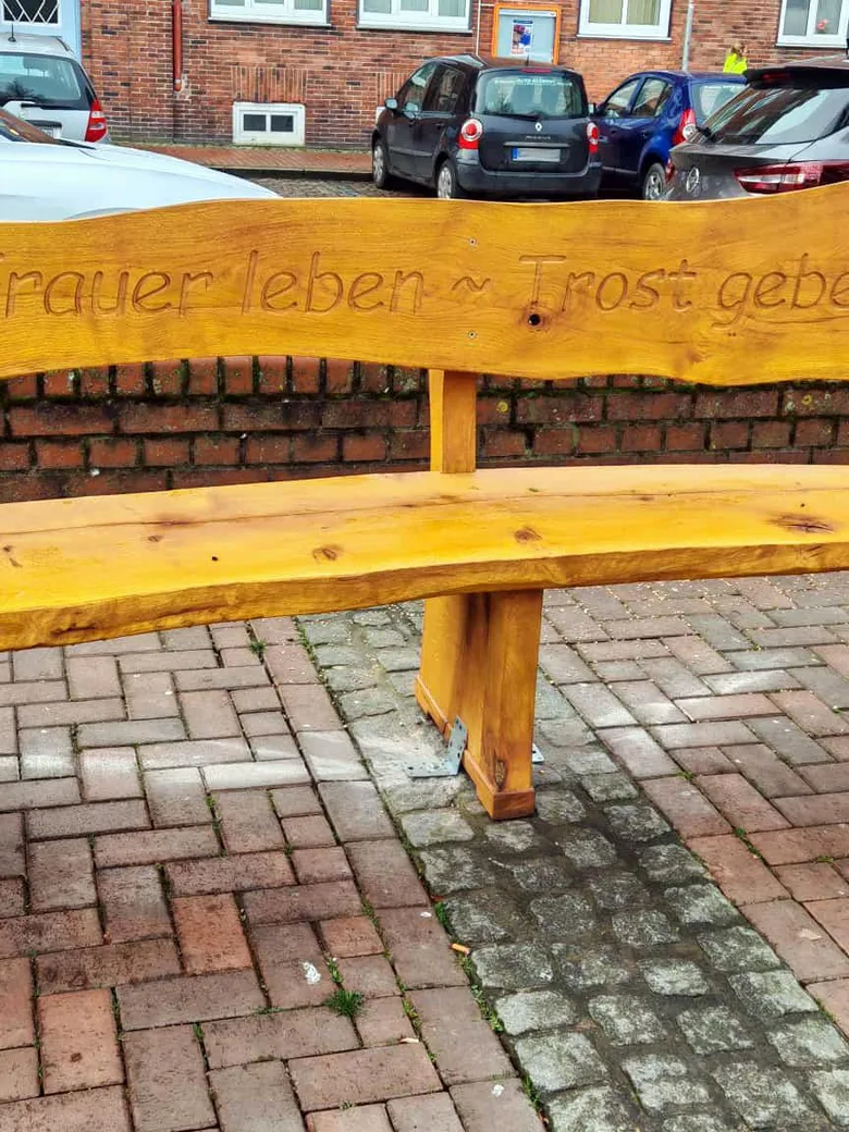 Gesprächsangebot auf der Trauerbank