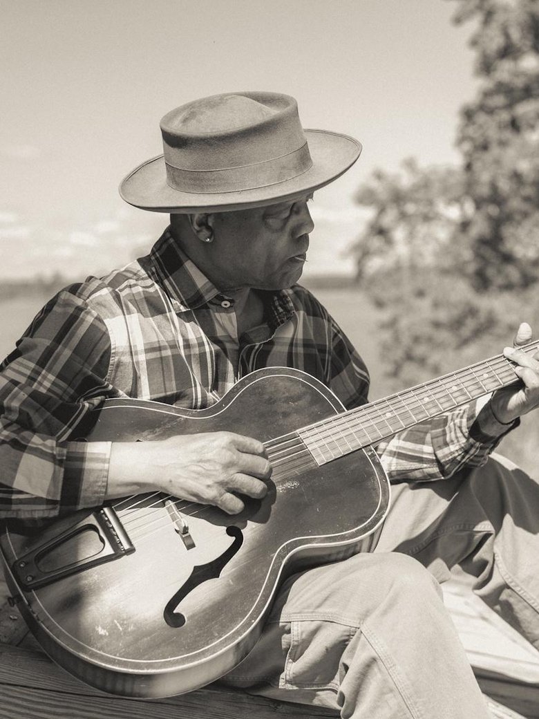 Eric Bibb Solo