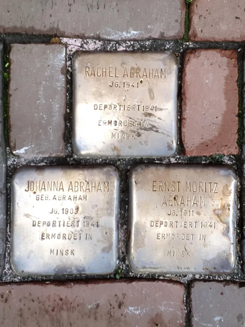 Stolpersteinverlegung vor St.Stephani