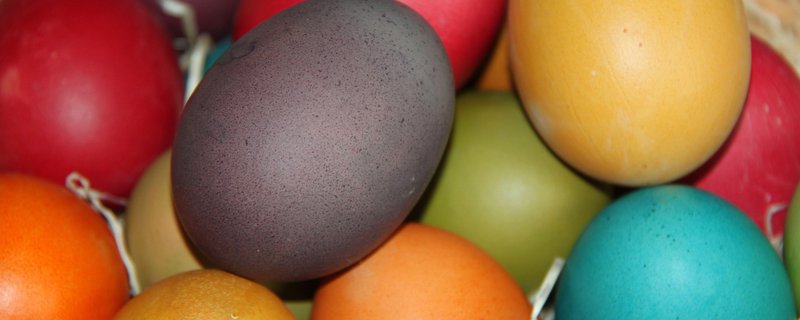 Regenbogen-Osterfrühstück