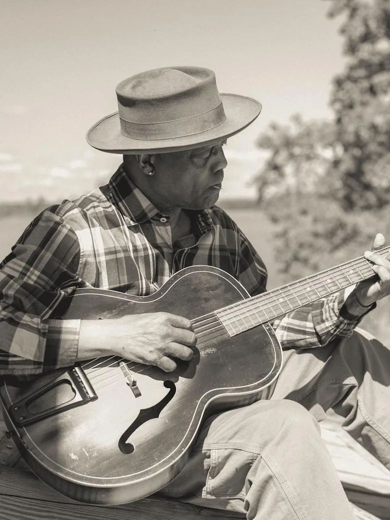 Eric Bibb Solo