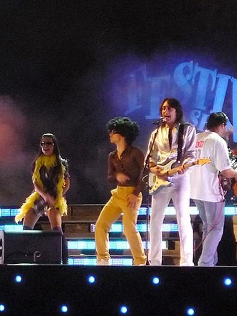 MASSACHUSETTS - Bee Gees Musical