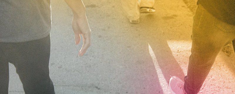 ZWISCHEN HIN UND HER – MEINE FLUCHT AUS SYRIEN