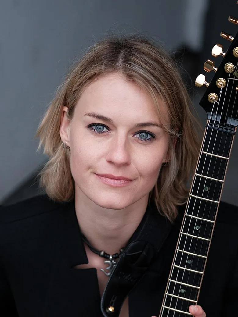 YASI HOFER