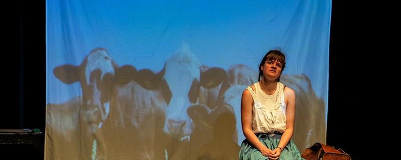 EIN DEUTSCHES MÄDCHEN