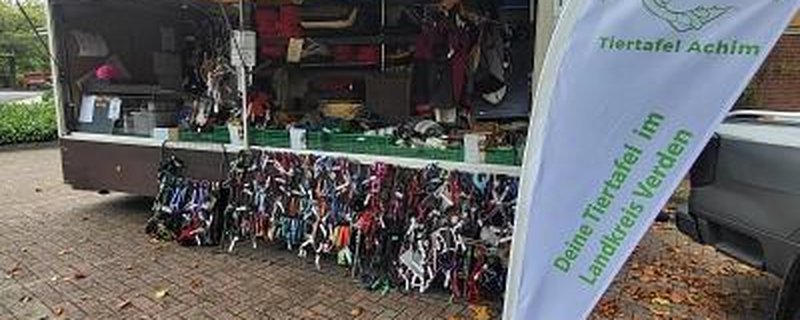 Ausgabe der Tiertafel Achim