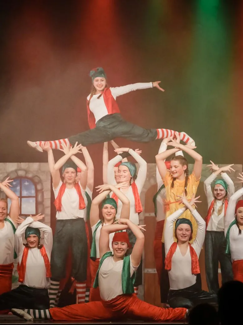 »LUCA & LUCIA — WEIHNACHTEN IM WANDEL DER ZEIT«