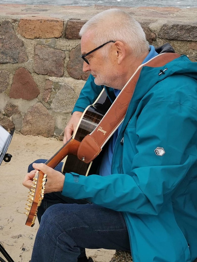 Offenes Singen mit Gitarre