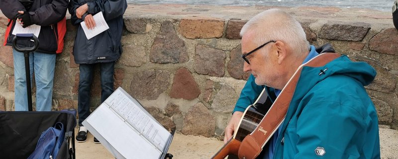 Offenes Singen mit Gitarre