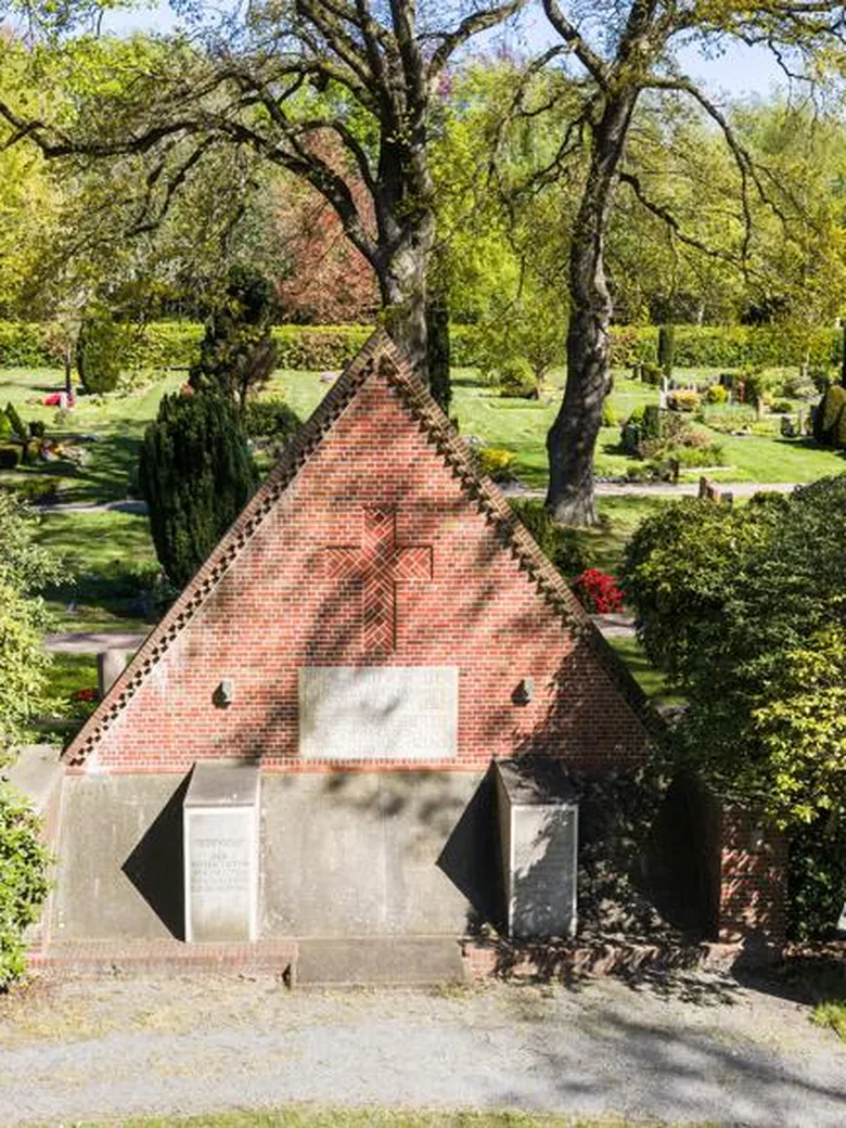 Andacht auf dem Friedhof