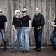 Open-Air Konzert der Band RockThed auf der Bühne im Garten des Erbhofes