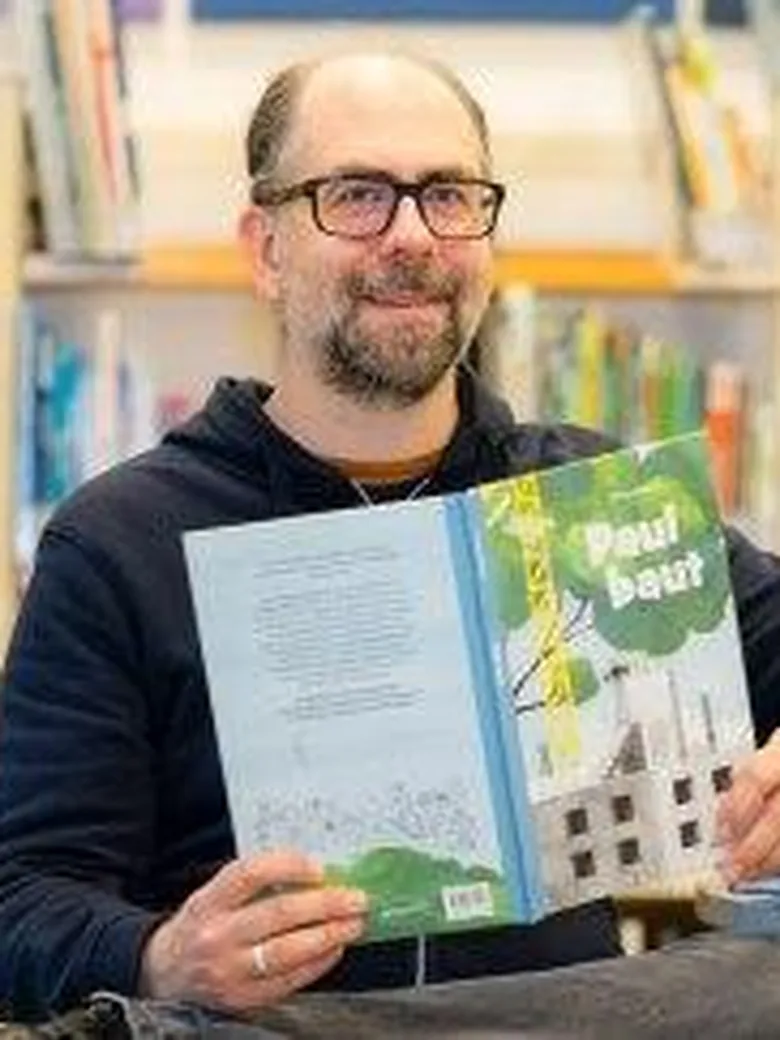Maik Evers liest und spielt: Paul baut