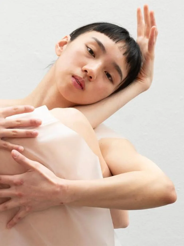 Tú Hoàng / Helge Letonja mit Of Curious Nature: Skin Deep