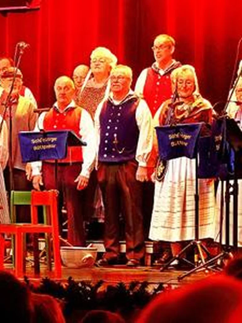 Das Stadttheater präsentiert: De Glocken lüüt is Wiehnachtstied