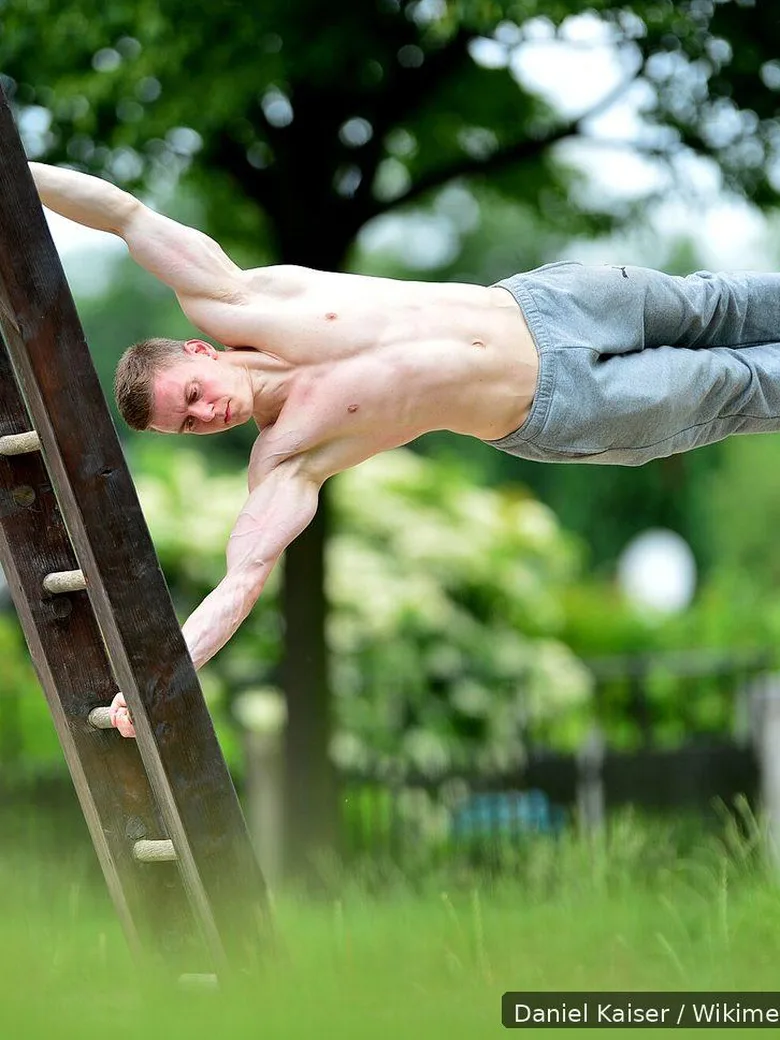VIELE STÄRKEN – EINE HOOD bundesweite Freestyle Calisthenics Battle & Akrobatik-Show