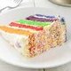 Pride Month: Frisch gebackener Regenbogenkuchen im Cafè der Kulturscheune