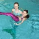 Mermaid-Schwimmen im Wellenbad