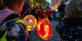 Laternenumzug & Feuerwerk