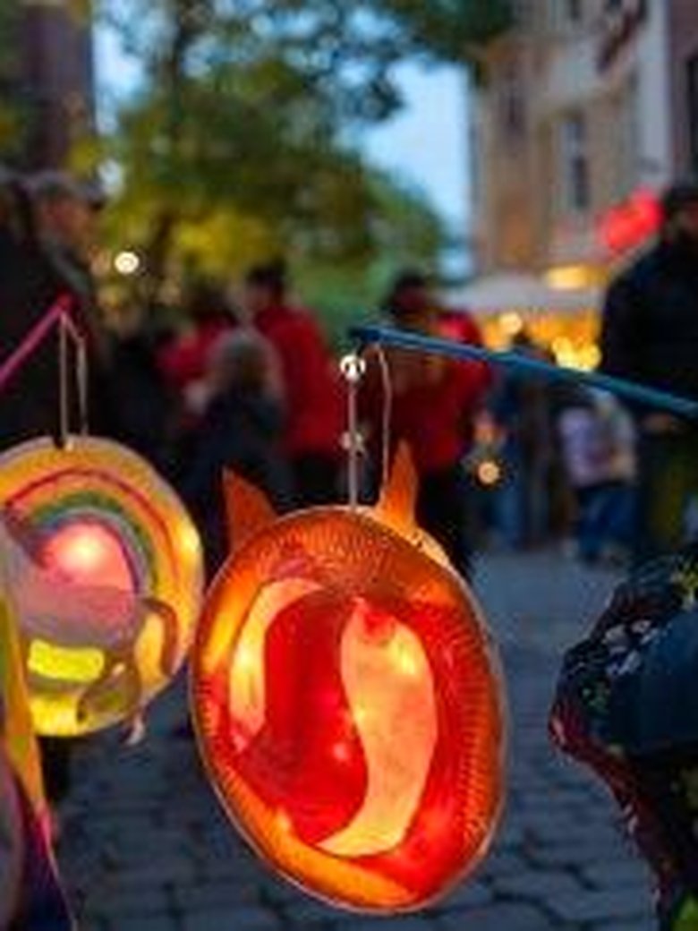 Laternenumzug & Feuerwerk