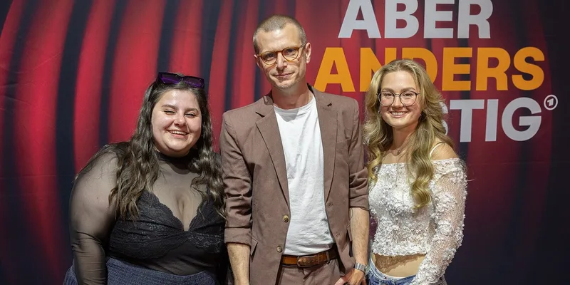 Rebecca Pap mit „Azizam“ in der Glocke
