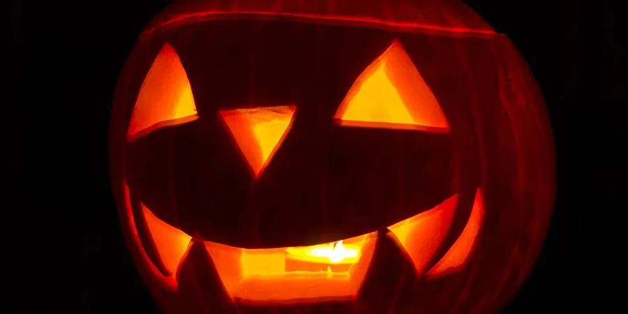 Halloween mit DJ Living Soul in der After Hours Bar